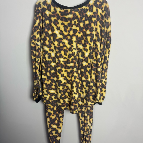 CY | Animal Print Cozy Two Piece Pajama Set Women’s Size Small - Picture 7 of 8